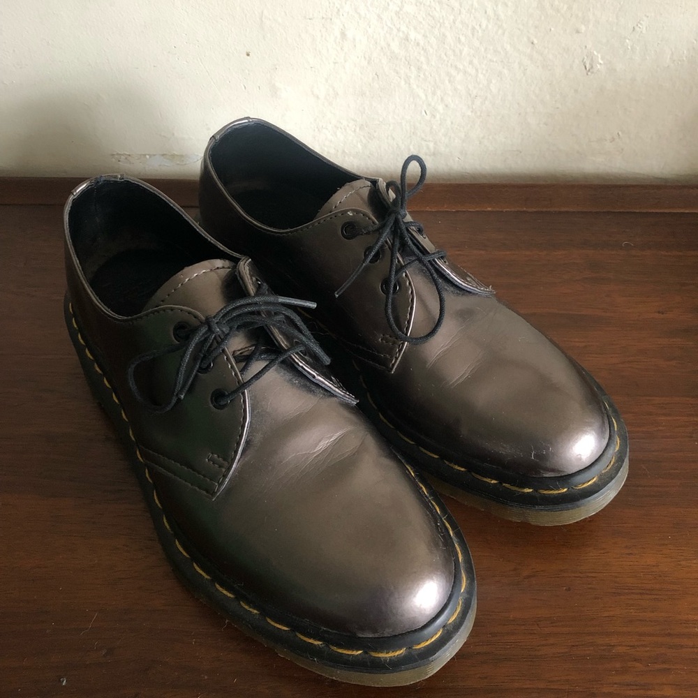 DR. MARTENS Lace-Ups Pewter Flats in silver patent